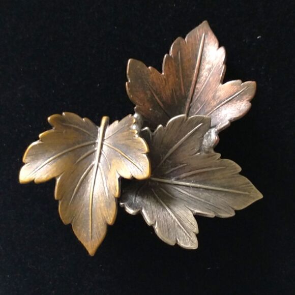 Vintage Maple Leaf Brooch Pin Mixed Metals K&T Leaves Artisan Autumn Cottagecore - Picture 4 of 16
